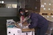 I vaccini anti covid arrivano in Francia al centro smistamento di Nanterre