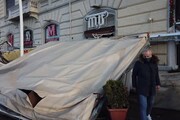 Napoli, sul lungomare si contano i danni dopo la mareggiata: distrutti i gazebo