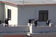 Coronavirus, sul tetto le suore cantano l'Inno col tricolore