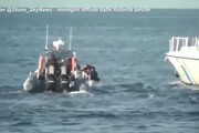 Migranti, Guardia costiera greca 'respinge' gommoni