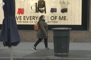 Coronavirus, a New York deserte le strade dello shopping