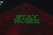 'State a casa': il messaggio proiettato sulla Piramide di Cheope
