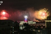 Russia celebra Giorno della Vittoria in lockdown, fuochi d'artificio a Mosca