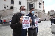 Commercianti in piazza a Roma: 'Senza aiuti il 18 maggio non riapriamo'
