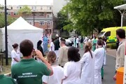 Coronavirus, Belgio: infermieri voltano le spalle al premier