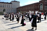 Coronavirus, a Torino il flash mob degli infermieri per chiedere rispetto