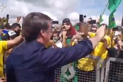 Brasile, Bolsonaro in mezzo ai sostenitori nonostante le restrizioni