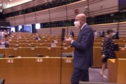 Michel e von der Leyen difendono in Parlamento l'accordo sul Recovery Fund