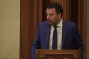 Scuola, Salvini: 'Fuori dal Ministero con un banco a rotelle'