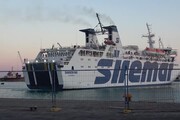 Porto Empedocle, l'arrivo del traghetto da Lampedusa con 200 migranti