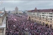 Bielorussia, nonostante il divieto in oltre 100mila protestano a Minsk