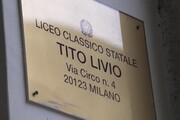 Milano, studenti occupano il cortile del liceo Tito Livio