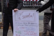 Milano, il grido disperato di genitori e insegnanti: 'Riaprite le scuole'