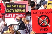 Myanmar, migliaia di manifestanti in strada contro il golpe militare