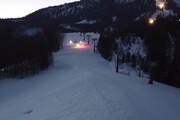 Cortina, l'esercito chiude i Mondiali di sci tra fiaccolata e tricolore in volo