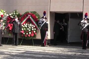 Funerali di Stato per Attanasio e Iacovacci, picchetto d'onore all'uscita delle bare