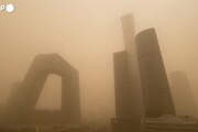 Pechino e' soffocata da un pericoloso smog giallo