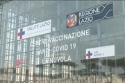 Roma, Mattarella visita il centro vaccinale anti Covid all'Eur