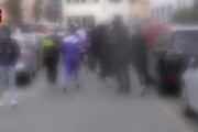 Scontri in piazza a Selinunte, la polizia perquisisce le abitazioni di 13 ragazzi