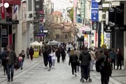 Covid, in Grecia riaprono i negozi nonostante l'aumento dei contagi