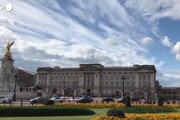 Morte Filippo, Union Jack a mezz'asta in segno di lutto sopra Buckingham Palace