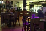 I londinesi tornano al pub: riaperti i locali per il servizio all'interno