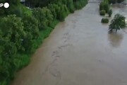 Maltempo in Germania, il fiume in piena travolge il comune di Schuld