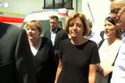 Angela Merkel visita le aree alluvionate della Germania