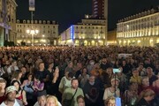 Maxi protesta a Torino contro il green pass, migliaia in piazza