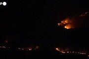Anche l'Albania in fiamme, dozzine di incendi boschivi