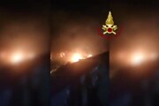 Incendi in Sicilia e Calabria, decine di roghi, 8 Canadair in azione