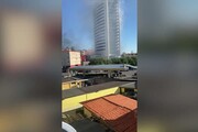 Incendio a Milano, in pochi minuti il grattacielo avvolto dalle fiamme