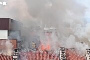 Incendio Torino, scattano le indagini di pompieri e Procura