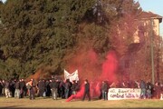 Torino, corteo degli anarchici dal Tribunale al centro per processo a Cospito