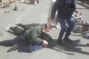 Firenze, ambulante immobilizzato a terra: il video dell'arresto