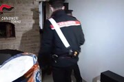 Torino, intercapedine nascosta in un muro: trovati 200 kg di droga