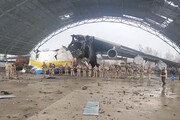 Ucraina, viaggio all'interno dell'aeroporto di Gostomel distrutto