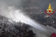 Roma, incendio Malagrotta: prosegue lo spegnimento dei focolai attivi