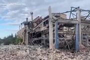 Le conseguenze degli attacchi missilistici su Kiev: edifici distrutti