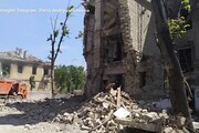 Ucraina, Mariupol: si raccolgono le macerie delle case distrutte