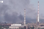 Ucraina, bombardamenti a Severodonetsk: colonne di fumo si innalzano sulla citta'