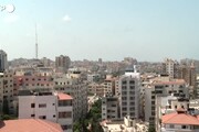 Gaza City, un missile israeliano si abbatte fra i palazzi