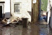 Alluvione nelle Marche, Protezione civile e volontari ripuliscono le strade dal fango