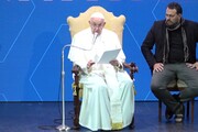 Una bimba interrompe Papa Francesco: 'Dove ero?'