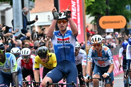 Tim Merlier triunfou na prova de 166 quilômetros, que ocorreu entre as cidades de Novara e Fossano