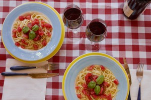 Pomodori San Marzano e vino rosso, cibi dalle proprietà salutari (ANSA)