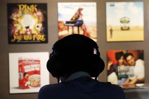 A rischio l'udito di un miliardo di giovani, anche per la musica (ANSA)