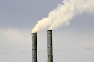 Emissioni di impianti industriali diminuiscono ancora in Europa (ANSA)