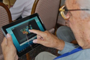 Anziani Anziani più 'multitasking' grazie ai giochi on line (fonte: Sigismund von Dobschütz, Wikipedia) (ANSA)