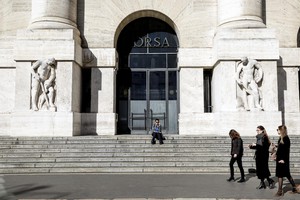 Il Palazzo della Borsa a Milano (ANSA)